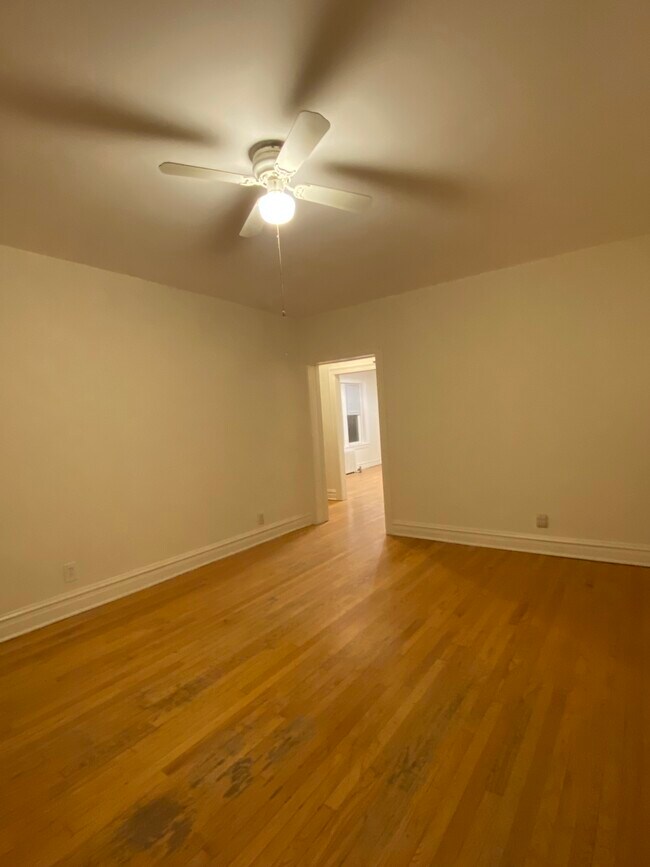 Foto del edificio - 5015 N Springfield Ave
