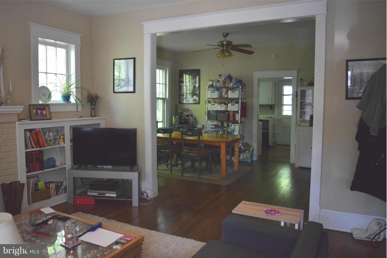 Primary Photo - 517 N Kenmore St