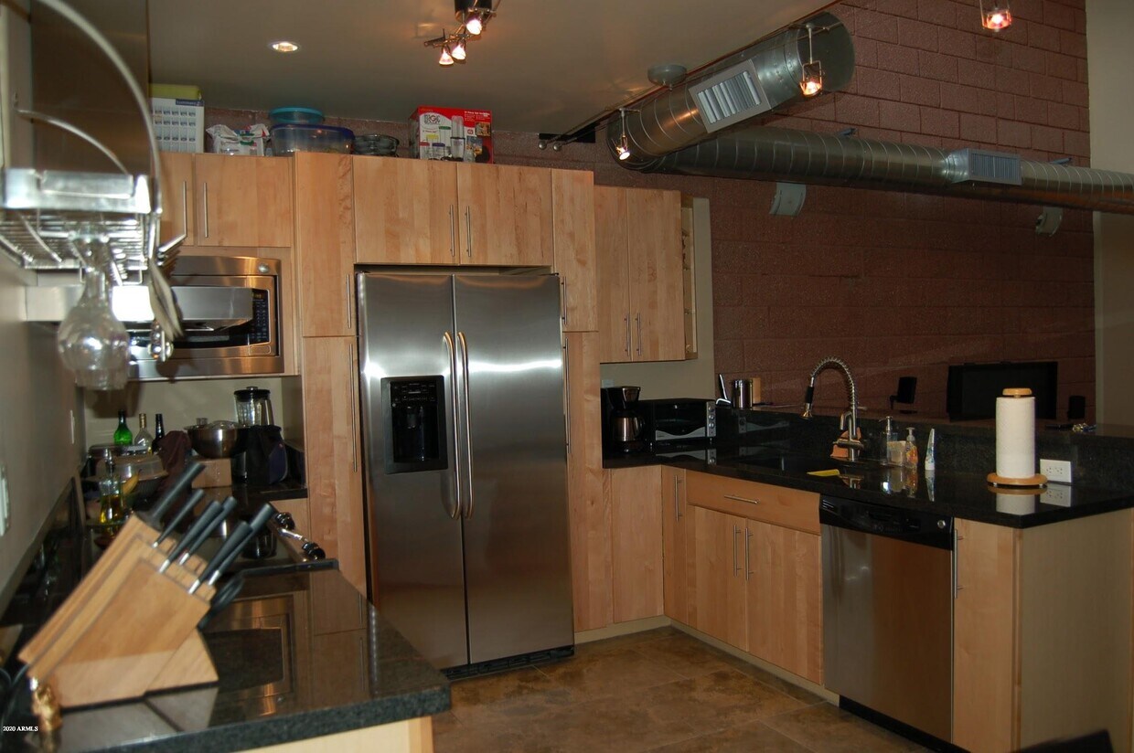 Foto principal - 572 W 5th St