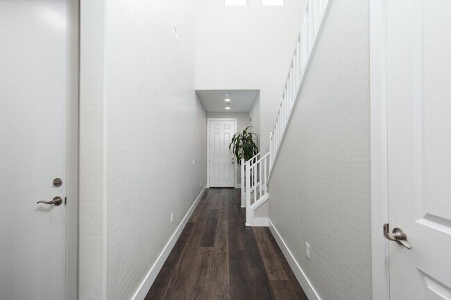 Foto del edificio - Luxury Skye Canyon 4 bedroom