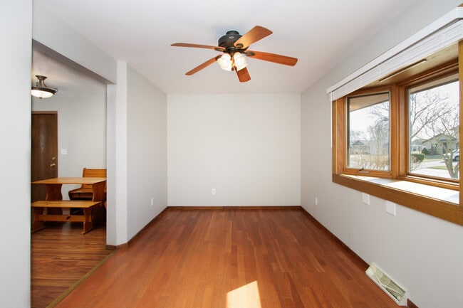 Building Photo - 7146 S 38th St