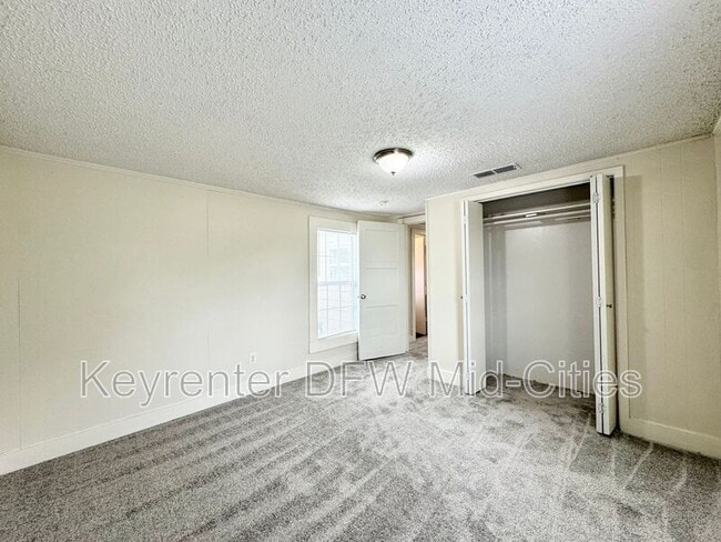 Building Photo - 313 Worthview Dr