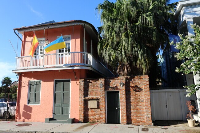 Building Photo - 1031 Barracks St