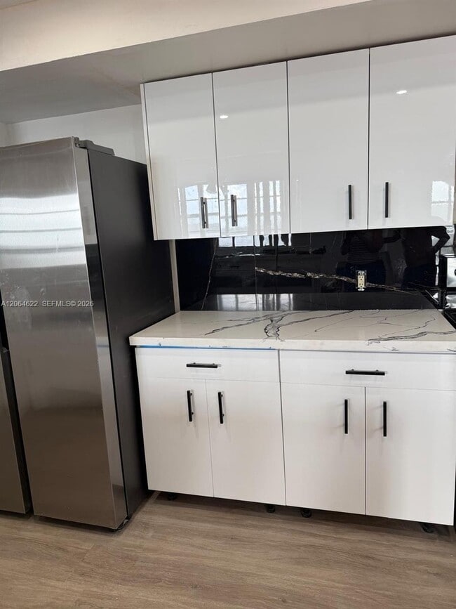 Building Photo - 1301 NE Miami Gardens Dr