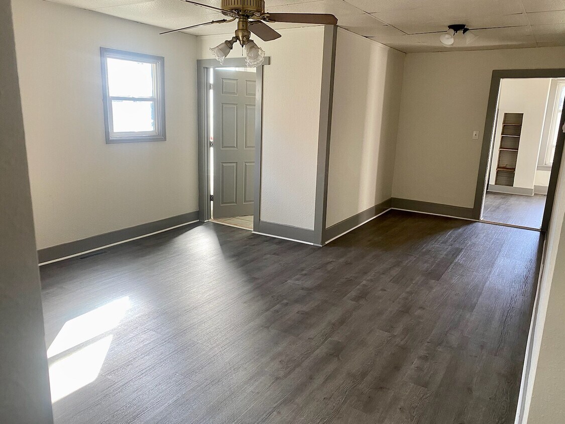 Living Room - 2502 E Hartson Ave