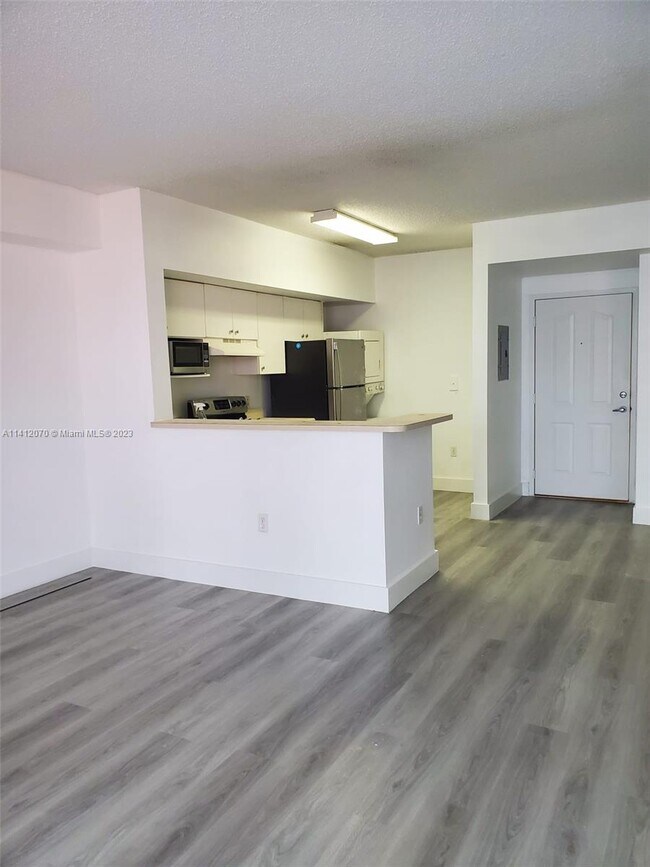 Foto del edificio - 5077 NW 7th St
