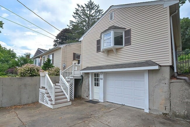 Building Photo - 763 Stevens St