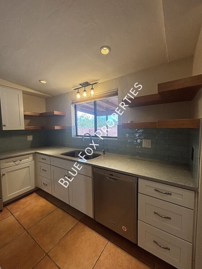 Foto del edificio - 729 N Alamo Ave