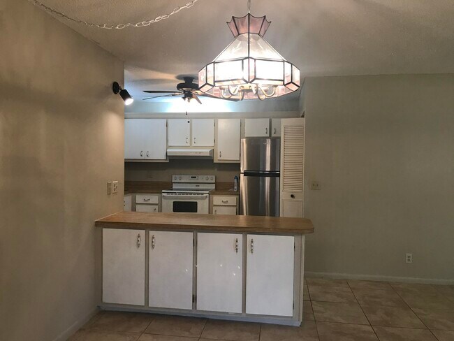 Building Photo - 3526 La Palmas Ct