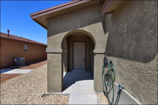 Building Photo - 741 Nuevo Desierto Dr