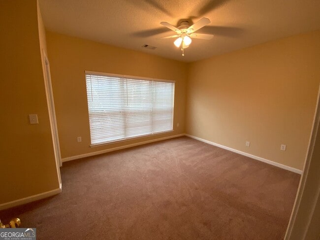 Building Photo - 1204 Claridge Dr NE