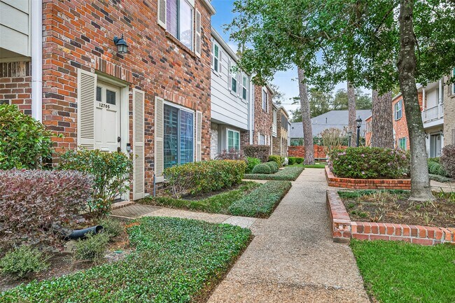 Building Photo - 12705 Huntingwick Dr