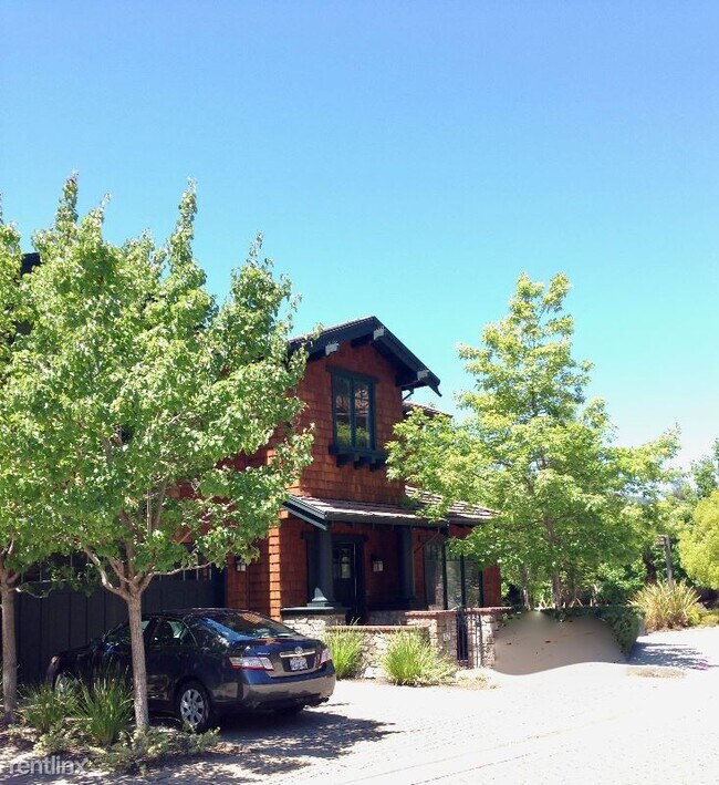 Building Photo - 3 br, 3.5 bath Townhome - 27 Ross Terrace