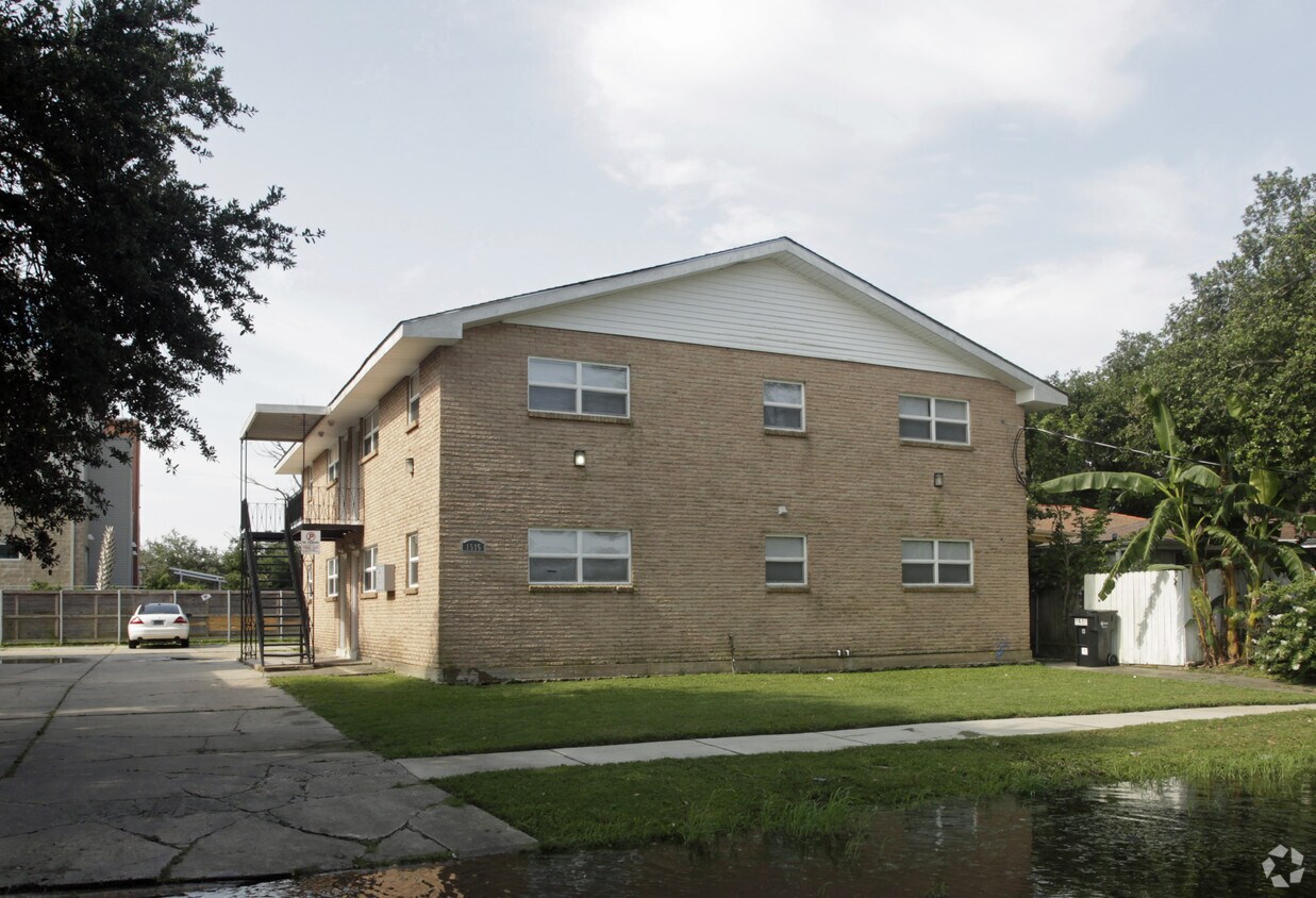 Primary Photo - 1532 Aviators St