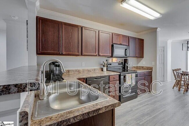 Foto del edificio - 1122 E Lee Rd