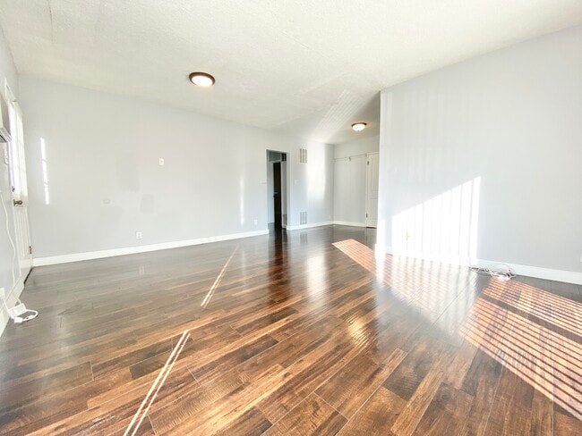 Building Photo - 1026 N Hudson Ave