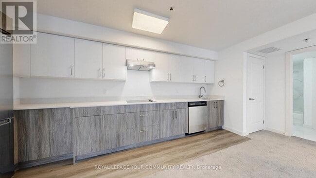 Building Photo - 45-345 Connaught Ave