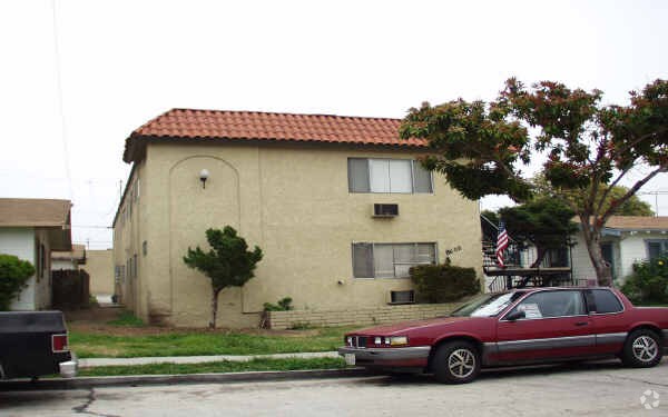 Building Photo - 8008 Comstock Ave