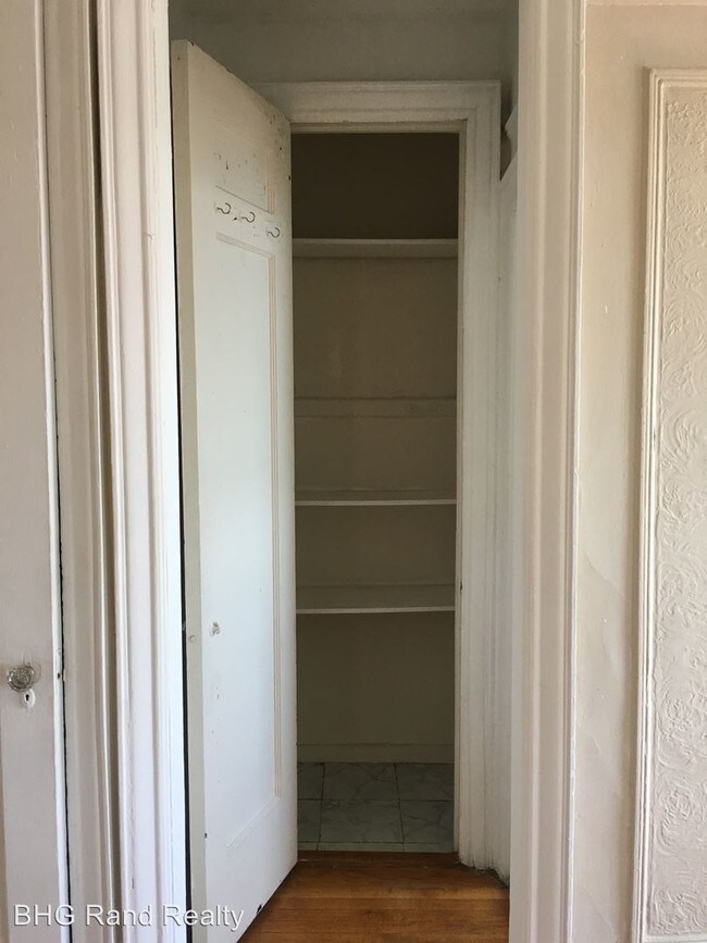 Foto del edificio - 1 br, 1 bath Apartment - 1441 Parker St