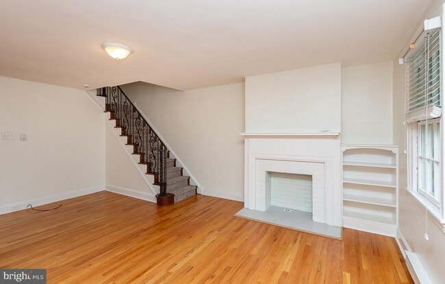 Building Photo - 240 Henley Rd