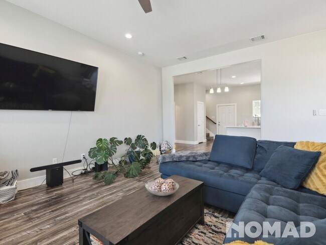 Building Photo - 4 Bedroom Single Family Home in Dallas