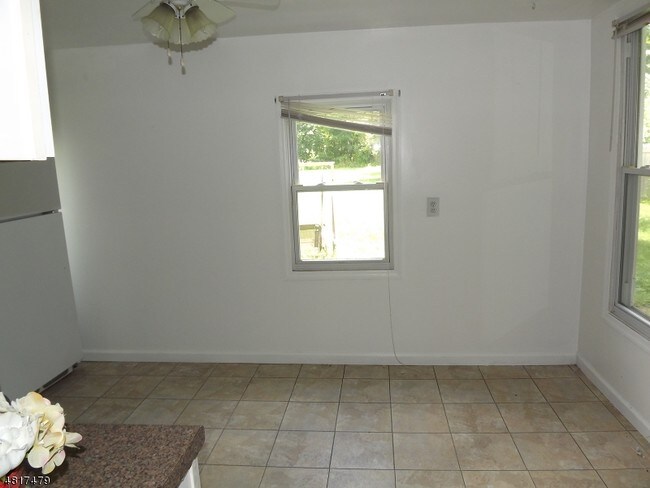 Building Photo - 220 US-46