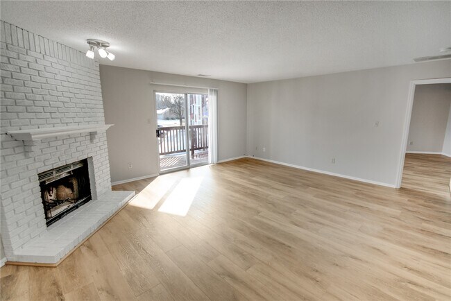 Foto del edificio - 321 Shirley Ridge Dr