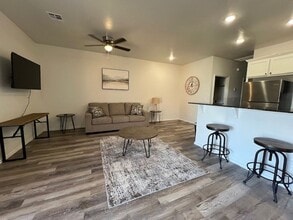 Building Photo - 1212 SW Oklahoma Ave