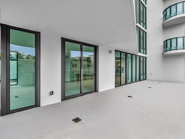 Foto del edificio - 9901 W Bay Harbor Dr