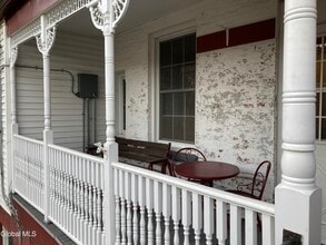 Building Photo - 162 4th St