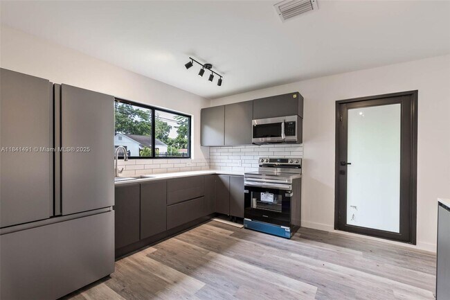 Foto del edificio - 25 NW 78th St