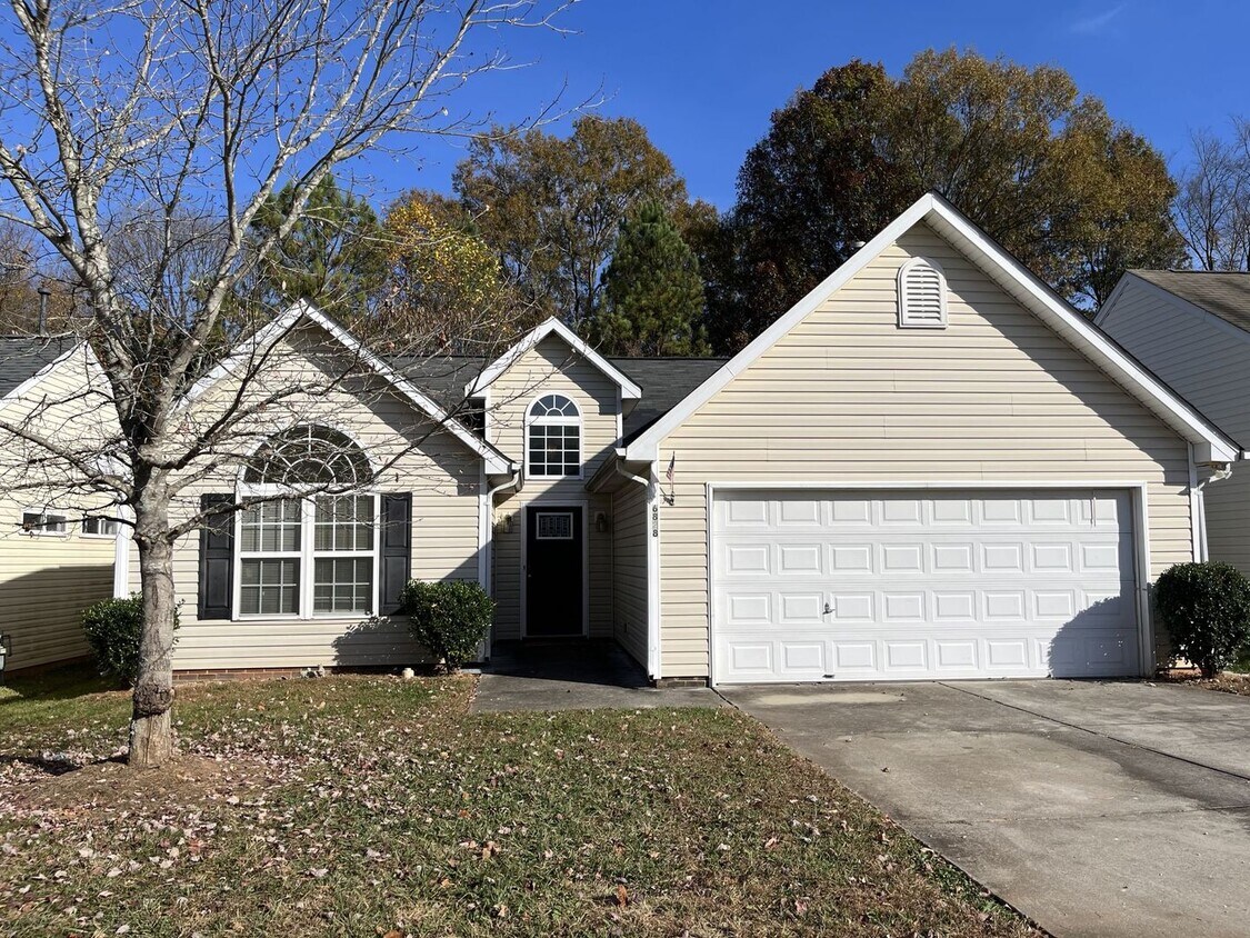 Primary Photo - 3 Bed Ranch Home in East Charlotte