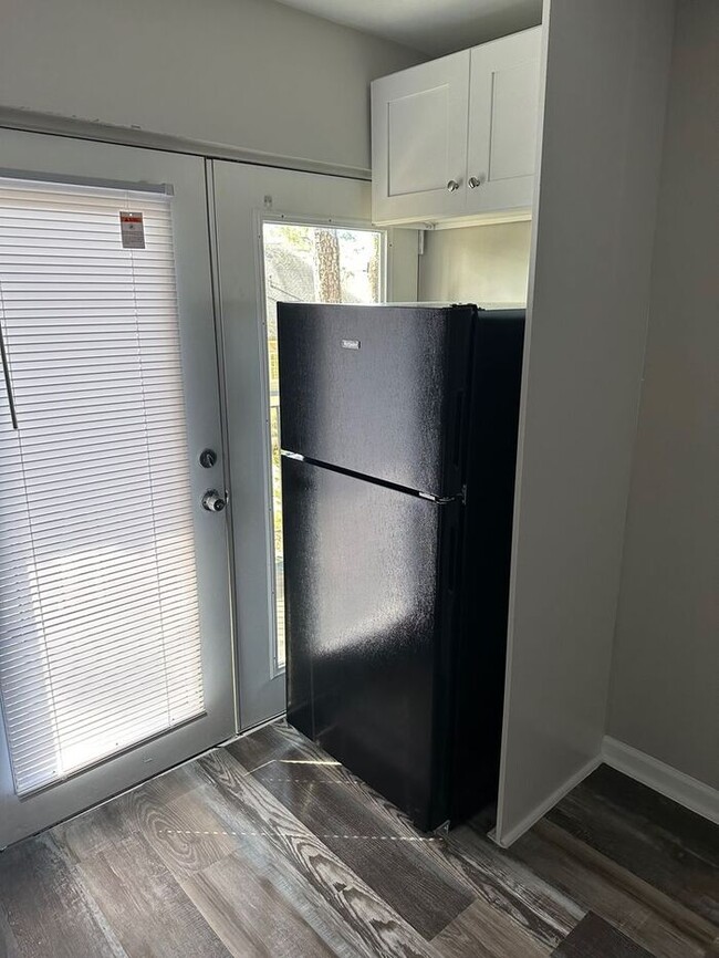 Building Photo - Totally Renovated 2-BR Apartment!!! Fantas...