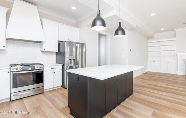 Building Photo - 6100 Passionflower Dr