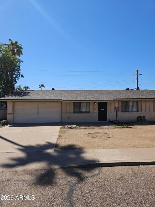 Foto del edificio - 6037 W Indian School Rd
