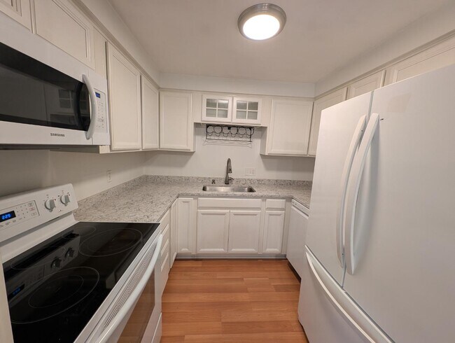 Foto del edificio - 801 Joliet Ct