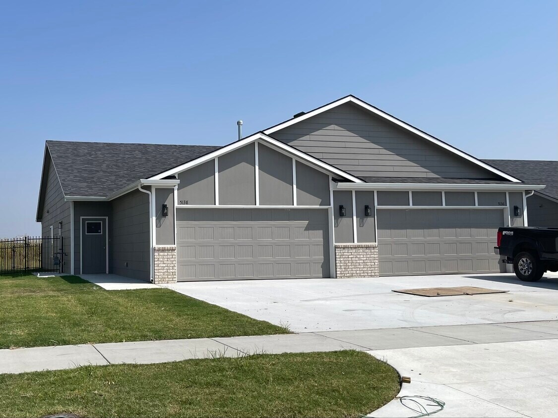 Primary Photo - 5136 N Cypress St