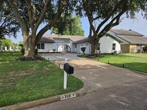 Building Photo - 3311 Oyster Cove Dr