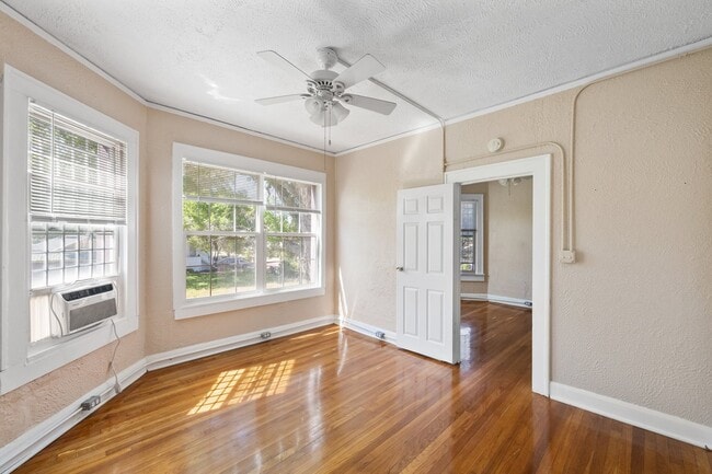 Building Photo - 323 N Westland Ave
