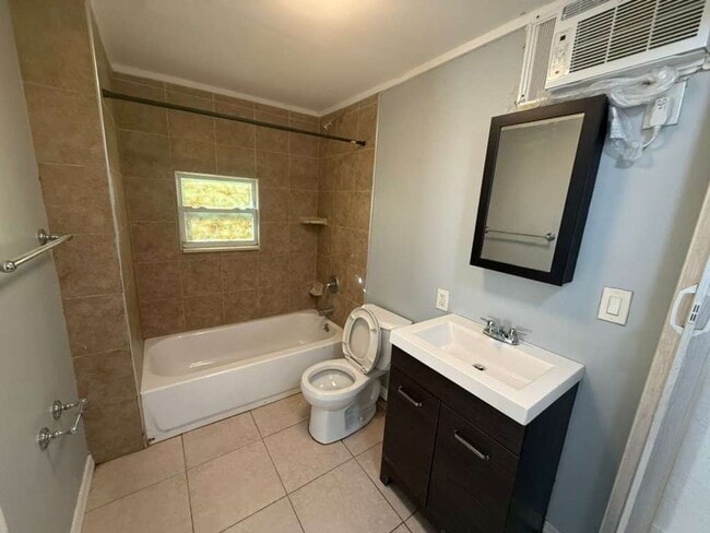 Photo - 3/2 Beautiful Upgraded Home on a corner lot! Apply for FREE This Holiday Season!