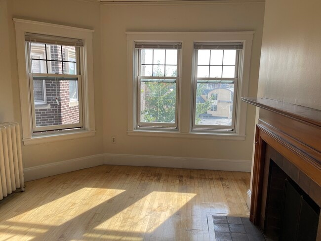 Building Photo - 11 Linnaean St