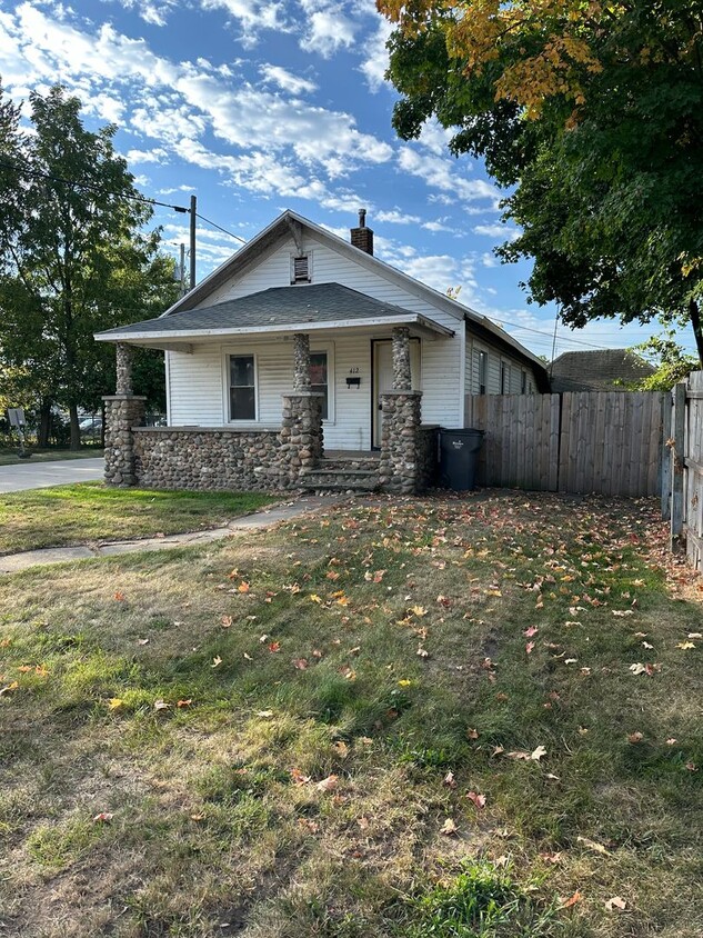 Foto principal - 2 Bed 1 Bath Single Family House in Goshen