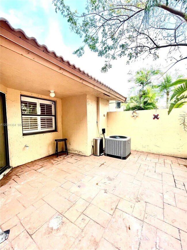 Foto del edificio - 11288 SW 9th Ct
