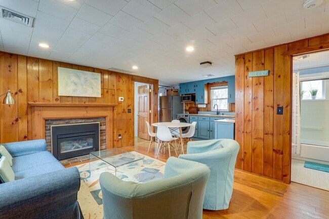 Living Room and Kitchen with W/D - 16 Circuit Rd E
