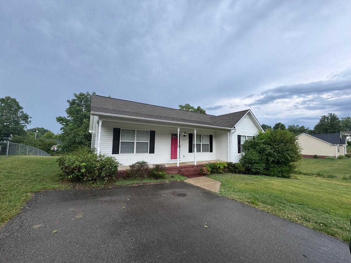 Building Photo - 3570 Castlebrooke Ln