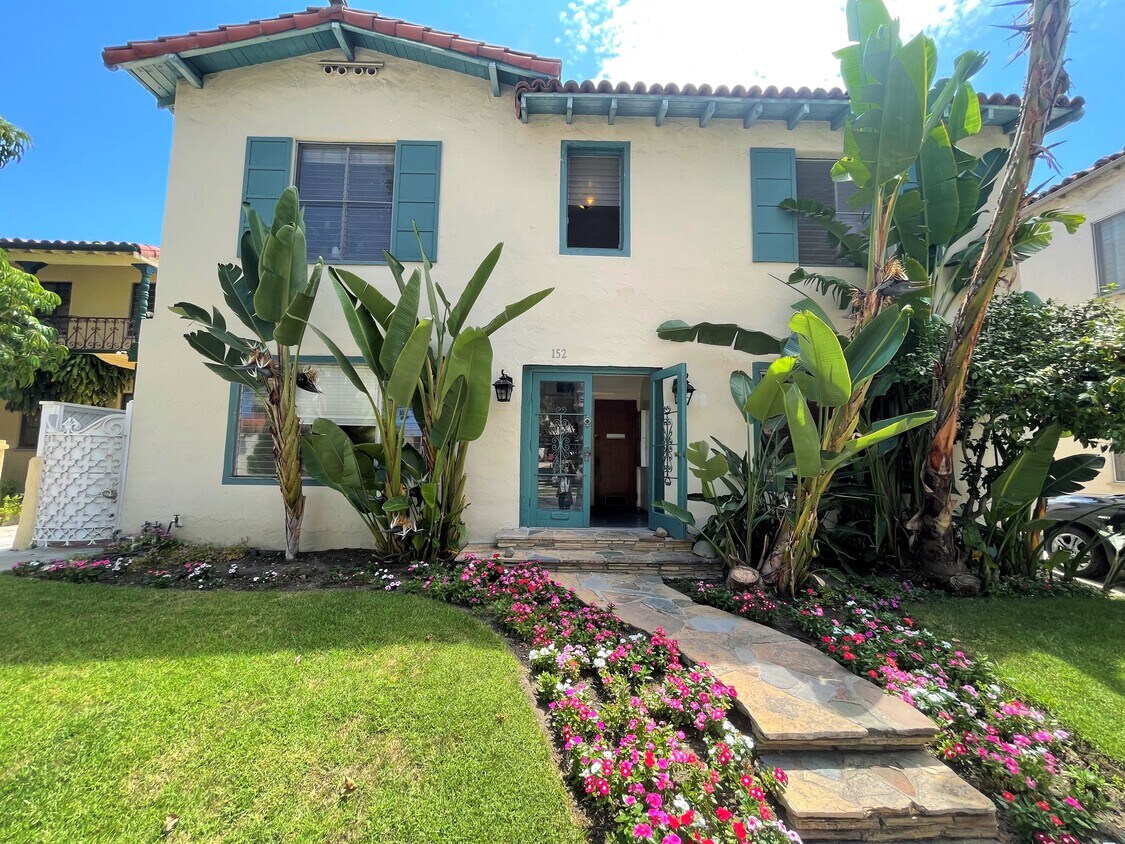 Primary Photo - 152 N Arnaz Dr