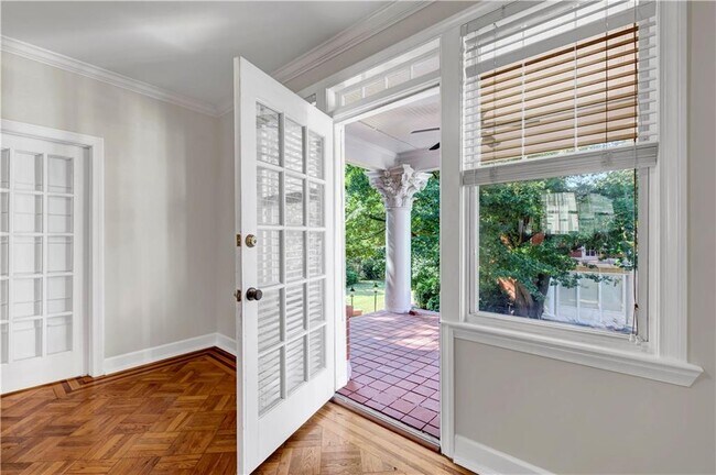 Foto del edificio - 878 Briarcliff Rd NE