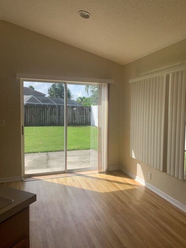 Building Photo - IVY LAKE ESTATES