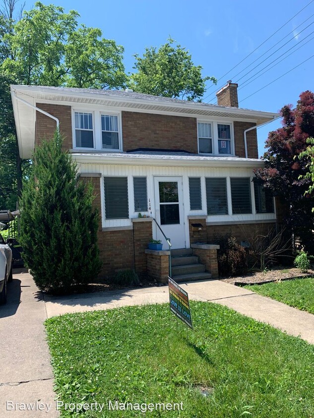 Primary Photo - 5 br, 2.5 bath House - 114 E. 1st St