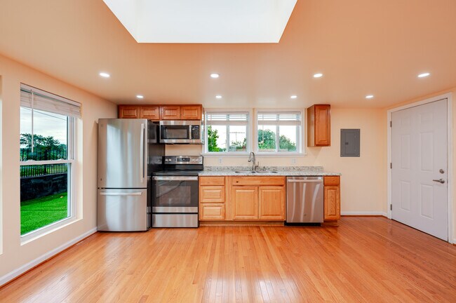 Foto del edificio - 1801 Otis St NE